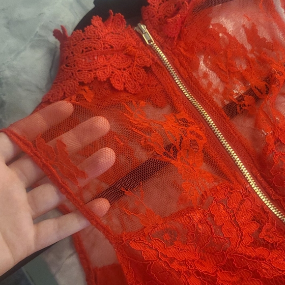 Banjul red lace top - Picture 4 of 5